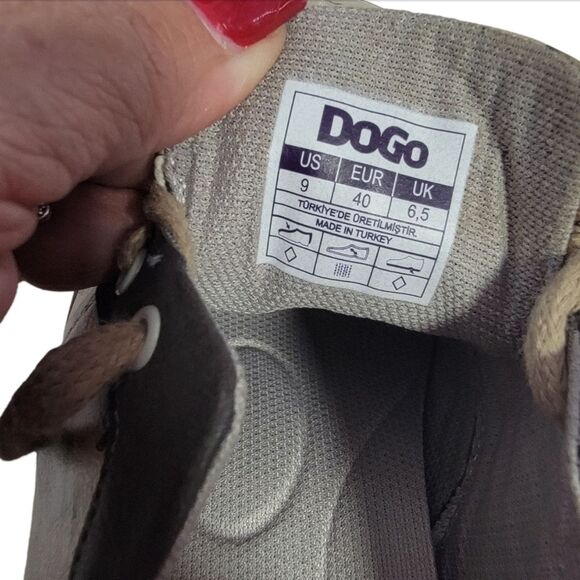 DoGo women vegan leather sneaker size 9 night owl design - Picture 12 of 14